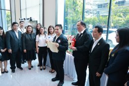 มหาวิทยาลัยสวนดุสิต ร่วมกับ การนิคมอุตสาหกรรมแห่งประเทศไทย (กนอ.) จัดแสดงบูธนำเสนอผลงานวิจัย นวัตกรรม และผลิตภัณฑ์ชุมชน เพื่อยกระดับงานวิจัยสู่การใช้ประโยชน์ในภาคอุตสาหกรรม
