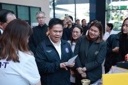 มหาวิทยาลัยสวนดุสิต ร่วมกับ การนิคมอุตสาหกรรมแห่งประเทศไทย (กนอ.) จัดแสดงบูธนำเสนอผลงานวิจัย นวัตกรรม และผลิตภัณฑ์ชุมชน เพื่อยกระดับงานวิจัยสู่การใช้ประโยชน์ในภาคอุตสาหกรรม