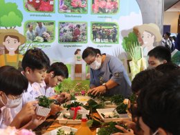 มหาวิทยาลัยสวนดุสิต และสถาบันวิจัยวิทยาศาสตร์และเทคโนโลยีแห่งประเทศไทย (วว.) ร่วมกันจัดกิจกรรมในหัวข้อ "การตกแต่งดอกไม้สวยบนโต๊ะอาหาร"