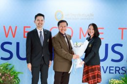 ผู้บริหารระดับสูงของมหาวิทยาลัยสวนดุสิต มอบช่อดอกไม้แสดงความยินดีกับอาจารย์นักวิจัยจากการคว้า 5 รางวัลระดับนานาชาติ ณ นครเจนีวา สมาพันธรัฐสวิส