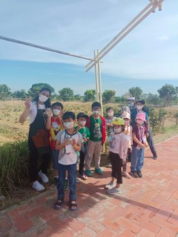 สถาบันวิจัยและพัฒนานำทีมหอมขจรฟาร์มเข้าร่วมจัดกิจกรรมกับโรงเรียนสาธิตละอออุทิศ