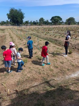 สถาบันวิจัยและพัฒนานำทีมหอมขจรฟาร์มเข้าร่วมจัดกิจกรรมกับโรงเรียนสาธิตละอออุทิศ