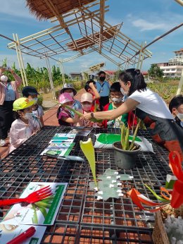 สถาบันวิจัยและพัฒนานำทีมหอมขจรฟาร์มเข้าร่วมจัดกิจกรรมกับโรงเรียนสาธิตละอออุทิศ