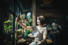 "กาญจนบุรี" มีโครงการออกแบบของบริษัท เราอยู่ 2 โครงการ  อากาศร้อนๆแบบนี้จึงถือโอกาสพาน้องๆไปดูงานและพากันไปนอนแช่น้ำสบายๆ เพื่อสัมผัสธรรมชาติ สูดอากาศดีๆแบบเต็มปอด ก่อนกลับมาลุยงานกันต่อ 