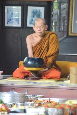 ทอดผ้าป่าสามัคคีสมทบทุนสร้างหอพระไตรปิฎก ณ วัดป่าบ้านใหม่ จังหวัดอุดรธานี