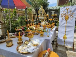 พิธีบวงสรวงอธิษฐานจิตขอพระพุทธานุญาต ก่อนนำทองคำไปหลอมเป็นยอดฉัตรครึ่งแรก