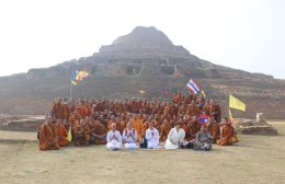กองบุญ 1 ครั้งได้ทำถึง 2 กองบุญ ถวายที่ดินวัดป่า + ถวายเสื้อกันหนาวพระไทยในอินเดีย สำเร็จแล้ว