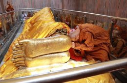 กองบุญ 1 ครั้งได้ทำถึง 2 กองบุญ ถวายที่ดินวัดป่า + ถวายเสื้อกันหนาวพระไทยในอินเดีย สำเร็จแล้ว