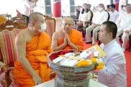 ทอดผ้าป่าทองคำสร้างฉัตรทองคำ วัดพระธาตุแช่แห้ง พระอารามหลวง จังหวัดน่าน