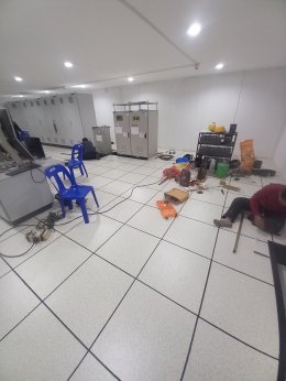 งานติดตั้งพื้นยกระดับ RaisedFloor HPL โรงงานน้ำตาล ราชบุรี ห้อง Control DCS Room 