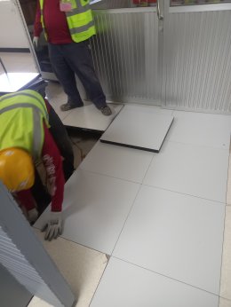 งานติดตั้งแผ่น RaisedFloor HPL Woodcore 