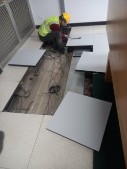 งานติดตั้งแผ่น RaisedFloor HPL Woodcore 