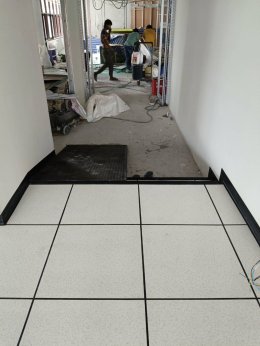 โครงการ ติดตั้งพื้นยกระดับ Raised Floor  พื้นที่ 140 ตรม สูง 30 ซ.ม 