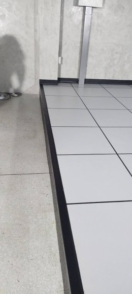 งานติดตั้งพื้นยกระดับ สูง 25 ซ.ม RaisedFloor HPL ห้อง Server Room 