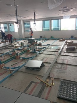 งานติดตั้งพื้นยกระดับ  RaisedFloor HPL พื้นที่ 378 ตรม สูง 22 ซ.ม ห้องฝึกหัดทันตกรรม