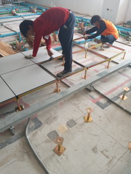 งานติดตั้งพื้นยกระดับ  RaisedFloor HPL พื้นที่ 378 ตรม สูง 22 ซ.ม ห้องฝึกหัดทันตกรรม