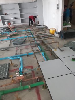 งานติดตั้งพื้นยกระดับ  RaisedFloor HPL พื้นที่ 378 ตรม สูง 22 ซ.ม ห้องฝึกหัดทันตกรรม