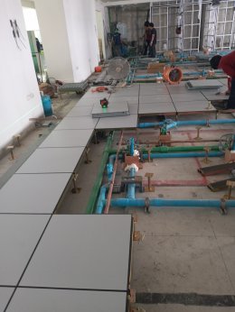 งานติดตั้งพื้นยกระดับ  RaisedFloor HPL พื้นที่ 378 ตรม สูง 22 ซ.ม ห้องฝึกหัดทันตกรรม