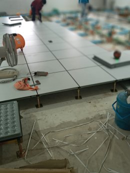 งานติดตั้งพื้นยกระดับ  RaisedFloor HPL พื้นที่ 378 ตรม สูง 22 ซ.ม ห้องฝึกหัดทันตกรรม