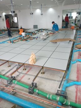 งานติดตั้งพื้นยกระดับ  RaisedFloor HPL พื้นที่ 378 ตรม สูง 22 ซ.ม ห้องฝึกหัดทันตกรรม