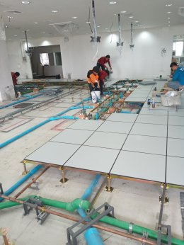 งานติดตั้งพื้นยกระดับ  RaisedFloor HPL พื้นที่ 378 ตรม สูง 22 ซ.ม ห้องฝึกหัดทันตกรรม