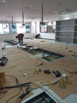 งานติดตั้งพื้นยกระดับ  RaisedFloor HPL พื้นที่ 378 ตรม สูง 22 ซ.ม ห้องฝึกหัดทันตกรรม