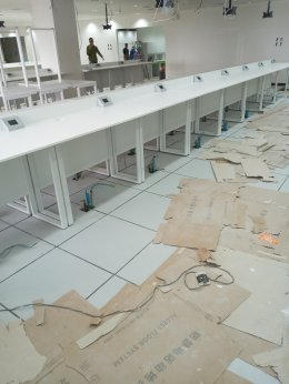 งานติดตั้งพื้นยกระดับ  RaisedFloor HPL พื้นที่ 378 ตรม สูง 22 ซ.ม ห้องฝึกหัดทันตกรรม