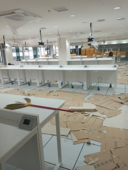 งานติดตั้งพื้นยกระดับ  RaisedFloor HPL พื้นที่ 378 ตรม สูง 22 ซ.ม ห้องฝึกหัดทันตกรรม