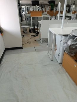 งานติดตั้งพื้นยกระดับ  RaisedFloor HPL พื้นที่ 378 ตรม สูง 22 ซ.ม ห้องฝึกหัดทันตกรรม