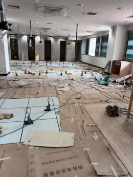 งานติดตั้งพื้นยกระดับ  RaisedFloor HPL พื้นที่ 378 ตรม สูง 22 ซ.ม ห้องฝึกหัดทันตกรรม