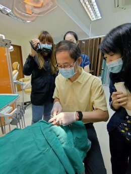 การเรียนการสอน หลักสูตรรากฟันเทียมบูรณาการรุ่นที่ 5 "Integrated Basic & Advance Implantology" ณ ห้องประชุม Prominent บริษัท พรอมมิเน้นท์ จำกัด