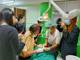 การเรียนการสอน หลักสูตรรากฟันเทียมบูรณาการรุ่นที่ 5 "Integrated Basic & Advance Implantology" ณ ห้องประชุม Prominent บริษัท พรอมมิเน้นท์ จำกัด