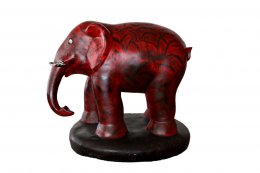 87. éléphant rouge