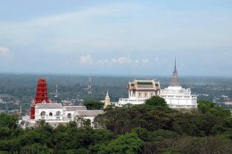 Petchaburi's Historic Palaces and Ancient Temples