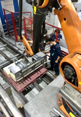 KUKA Palletizing Robot งานปรับปรุงระบบเพื่อรองรับการผลิตสินค้าใหม่
