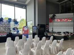 งาน isuzu euros max show สาขากิ่งแก้ว Sound Light Stage วันที่ 15 ธค 67 