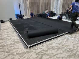 จัดงานประกวดเต้น ติดตั้ง เวที 6x4.8 เมตร สูง 10 ซม.พร้อมปูพรมดำใหม่ ที่ SMOOTH LIFE TOWER ชั้น 23 สวย เรียบ โปร