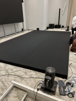 จัดงานประกวดเต้น ติดตั้ง เวที 6x4.8 เมตร สูง 10 ซม.พร้อมปูพรมดำใหม่ ที่ SMOOTH LIFE TOWER ชั้น 23 สวย เรียบ โปร