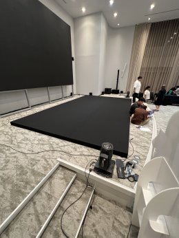 จัดงานประกวดเต้น ติดตั้ง เวที 6x4.8 เมตร สูง 10 ซม.พร้อมปูพรมดำใหม่ ที่ SMOOTH LIFE TOWER ชั้น 23 สวย เรียบ โปร