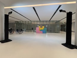 บรรยากาศความพร้อมของเวทีและเก้าอี้ผู้ร่วมงาน ณ One Bangkok Forum