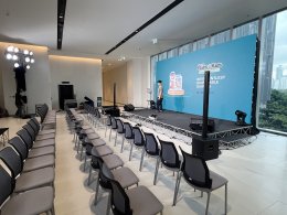 ภาพมุมกว้างการจัดเตรียมพื้นที่จัดงานอีเวนต์และเวทีแสดงที่ One Bangkok