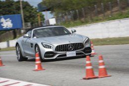 เมอร์เซเดส-เบนซ์ ย้ำภาพผู้นำด้านการขับขี่ระดับโลก ขนทัพรถหรูกว่า 24 รุ่นเข้าร่วมงาน “Mercedes-Benz Driving Events 2020” กิจกรรมขับขี่ปลอดภัยที่จัดขึ้นให้กับพนักงาน ที่สนามพีระเซอร์กิต พัทยา พร้อมยกระดับมาตรฐานการพัฒนาศักยภาพของพนักงาน เมอร์เซเดส-เบนซ์ อย่