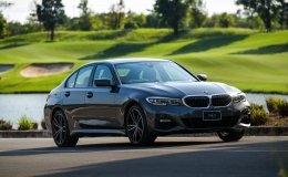 บีเอ็มดับเบิลยู 330e M Sport ใหม่ (ประกอบภายในประเทศ) ราคาจำหน่าย: 2,799,000 บาท (พร้อมโปรแกรมบำรุงรักษา BSI Standard)