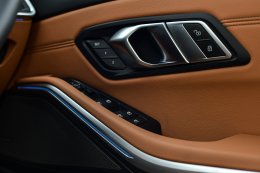 บีเอ็มดับเบิลยู 330e M Sport ใหม่ (ประกอบภายในประเทศ) ราคาจำหน่าย: 2,799,000 บาท (พร้อมโปรแกรมบำรุงรักษา BSI Standard)