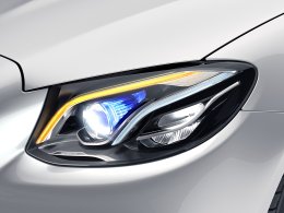 เมอร์เซเดส-เบนซ์ ส่งรถยนต์ใหม่ในกลุ่ม Dream Car รุ่น E 300 Cabriolet AMG Dynamic ยนตรกรรมสปอร์ตหรูเปิดประทุนพร้อมขุมพลังอันดุดันภายใต้รูปลักษณ์อันโดดเด่น ในราคา 5,440,000 บาท