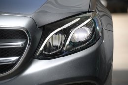 เมอร์เซเดส-เบนซ์ เสริมไลน์รถยนต์อี-คลาสรุ่นประกอบในประเทศ เปิดตัว E 220 d Sport เครื่องยนต์ดีเซล พร้อมรถยนต์ปลั๊กอินไฮบริด   E 350 e รุ่นเพิ่มอุปกรณ์ในราคาใหม่สุดเร้าใจ