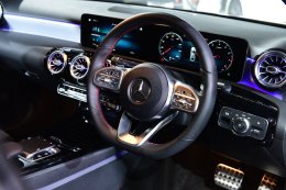 เมอร์เซเดส-เบนซ์ เปิดตัว The new เมอร์เซเดส-เบนซ์ เปิดตัว The new Mercedes-Benz A-Class เจเนอเรชันที่ 4 ก้าวแรกสู่โลกแห่งพรีเมี่ยมคอมแพ็คคาร์               A-Class เจเนอเรชันที่ 4 ก้าวแรกสู่โลกแห่งพรีเมี่ยมคอมแพ็คคาร์              