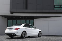 เมอร์เซเดส-เบนซ์ รุกขยายพอร์ตโฟลิโอแบรนด์ EQ เปิดตัวรถยนต์    ปลั๊กอินไฮบริดเจนเนอเรชั่นที่ 3 Mercedes-Benz C 300 e              รุ่นประกอบในประเทศ สุดยอดยนตรกรรมซาลูนอัจฉริยะรุ่นใหม่ล่าสุด 