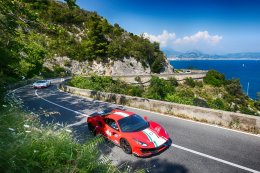 Ferrari Cavalcade คาราวานรถเฟอร์รารี่ครั้งยิ่งใหญ่ประจำปี  ตระการตากับเฟอร์รารี่หลากหลายรุ่น กว่า 100 คันทั่วโลก ขับชมเมืองคัมปาเนีย ประเทศอิตาลี