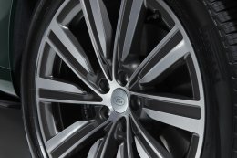 แลนด์โรเวอร์เปิดตัว NEW RANGE ROVER สร้างนิยามใหม่ของการเดินทางที่หรูหรา